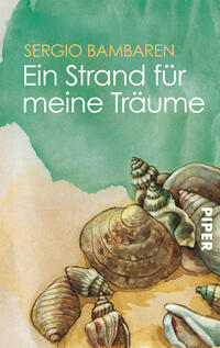 Das Buchcover zeigt eine aquarellartige Illustration von Muscheln und Sand in sanften Erdtönen. Der Hintergrund ist überwiegend in einem hellen Blau und Grün gehalten und vermittelt eine ruhige Strandatmosphäre. Der Titel „Ein Strand für meine Träume“ ist in großer, weißer Schrift platziert und harmoniert mit der Schriftart des Autors „Sergio Bambaren“, die sich oberhalb des Titels befindet. Das Verlagslogo „PIPER“ ist in der unteren rechten Ecke abgebildet.