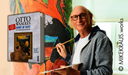 Otto Waalkes mit Pinsel und Farbpalette vor einem seiner Werke; Links daneben das Cover seines Buchs „Kunst in Sicht“