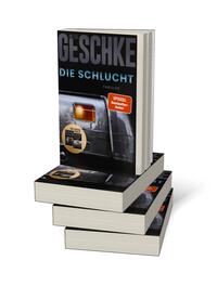 Bücherstapel des Buches „Die Schlucht“