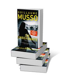 Bücherstapel des Buches „Die Unbekannte “