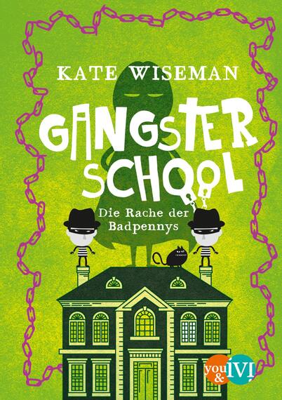 Das Buchcover zeigt einen leuchtend grünen Hintergrund, auf dem ein geheimnisvoller, schattenhafter Charakter in der Mitte zu sehen ist. Der Titel „GANGSTER SCHOOL“ ist in großen, weißen Buchstaben mit auffälligem Schriftzug gestaltet. Darunter steht in kleinerer Schrift „Die Rache der Badpennys“. Zwei cartoonhafte Figuren in schwarz-weißen Anzügen und Hüten sind am unteren Rand des Covers platziert, flankiert von einem stilisierten Gebäude mit einem markanten Dach. Um das Cover verläuft eine Kette, die den Eindruck von Spannung und Abenteuer vermittelt.