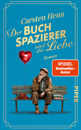 Das Buchcover zeigt auf türkisblauem Grund einen älteren Mann mit Mütze und Mantel, der auf einer Parkbank sitzt und nachdenklich lächelnd nach oben blickt; links von ihm schwebt ein roter Herzluftballon, auf der Bank liegt ein Strauß roter Rosen. Titel in goldener Serifenschrift: „Der Buchspazierer und die Liebe“, oben Autorname „Carsten Henn“, rechts ein oranger Button mit weißer Aufschrift „SPIEGEL Bestseller-Autor“.