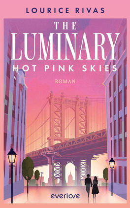 Das Buchcover zeigt eine städtische Szene in warmen Pink- und Violetttönen mit einem pastellfarbenen Himmel. Vorn gehen zwei silhouettierte Personen eine von Gebäuden und Laternen gesäumte Straße zum imposanten Brückenbogen im Hintergrund. Oben steht der Autor „Lourice Rivas“, mittig der weiße, große Serif-Titel „The Luminary“ und darunter der serifenlose Untertitel „Hot Pink Skies“, unten klein der Schriftzug „Roman“. Stimmung: nostalgisch-romantisch.