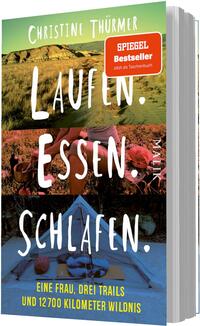 Das Buchcover zeigt eine Collage von bunten Landschaftsaufnahmen, die die Themen Abenteuer und Naturverbundenheit betonen. Oben ist der Titel „LAUFEN. ESSEN. SCHLAFEN.“ in großen, weißen, blockartigen Buchstaben platziert, während der Autorennamen „Christine Thürmer“ in sanftem Gelb oben sichtbar ist. Ein rotes Kästchen in der oberen rechten Ecke mit der Aufschrift „SPIEGEL Bestseller“ hebt die Popularität des Buches hervor. Die Gesamtatmosphäre des Covers vermittelt ein Gefühl von Freiheit und Erkundung.