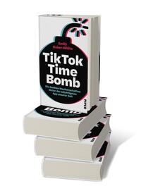 Bücherstapel des Buches „TikTok Time Bomb“