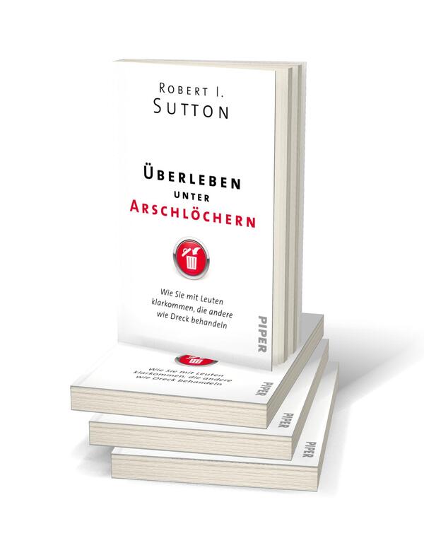 Bücherstapel des Buches „Überleben unter Arschlöchern“