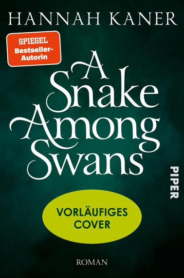 Das Buchcover zeigt den Autorennamen Hannah Kaner oben in weißen Versalien, darunter den Titel A Snake Among Swans in großer, eleganter geschwungener Serifenschrift auf einem dunkelgrünen, nebligen Hintergrund. Oben links ein rotes Rechteck mit dem Text „SPIEGEL Bestseller-Autorin“. Mittig ein limonengrünes Oval-Button mit der Aufschrift „VORLÄUFIGES COVER“. Unten klein das Wort „ROMAN“. Stimmung: geheimnisvoll und elegant.