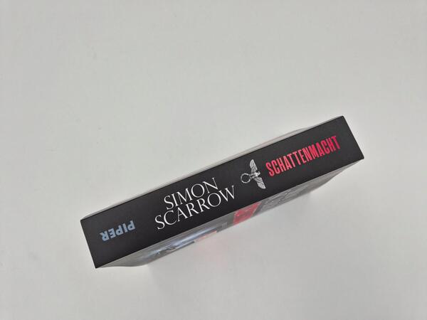 Außenansicht des Buches „Schattenmacht “