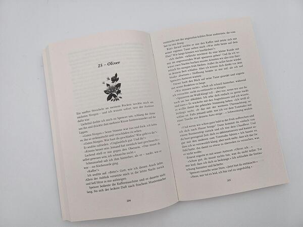 Außenansicht des Buches „Everything I Want With You“