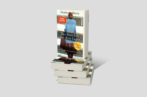 Bücherstapel des Buches „Das Mädchen aus dem Lager – Der lange Weg der Cecilia Klein“