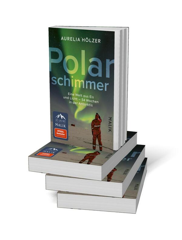 Bücherstapel des Buches „Polarschimmer“