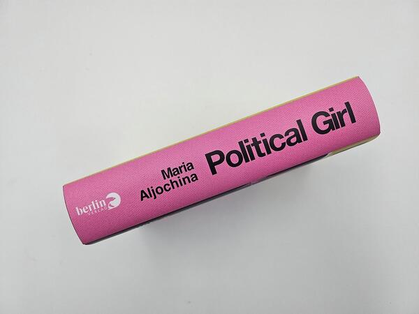 Außenansicht des Buches „Political Girl“