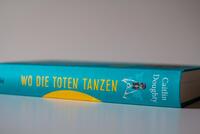 Außenansicht des Buches „Wo die Toten tanzen“