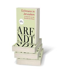 Bücherstapel des Buches „Eichmann in Jerusalem“