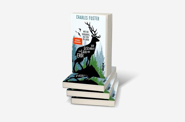 Bücherstapel des Buches „Der Geschmack von Laub und Erde“