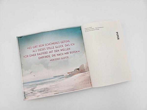 Außenansicht des Buches „Heldin der Gezeiten – Eine Schwimmerin. Ein Ziel. Ein weltweiter Erfolg.“