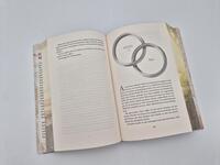 Außenansicht des Buches „Rings of Fate (Deluxe-Ausgabe)“