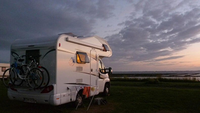 Die besten Bücher übers Camping und vom Glück, mit dem Wohnmobil unterwegs zu sein