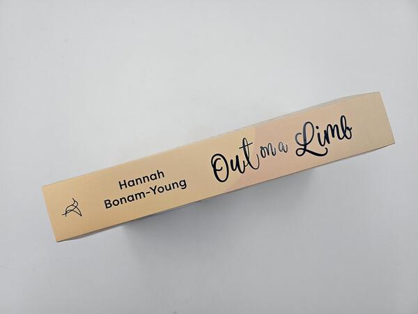 Außenansicht des Buches „Out on a Limb“