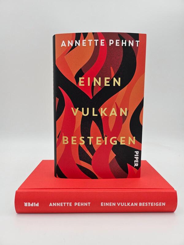 Außenansicht des Buches „Einen Vulkan besteigen“
