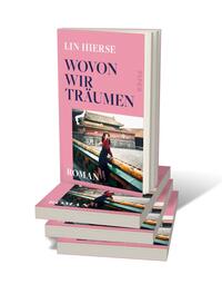 Bücherstapel des Buches „Wovon wir träumen“
