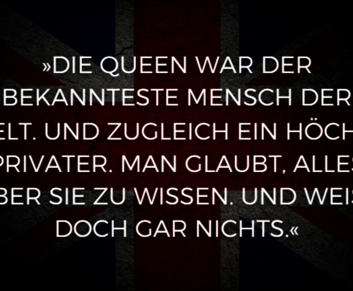 Zitat aus Alexander von Schönburgs „Was bleibt, was wird – die Queen und ihr Erbe“ vor Union Jack Flagge im Hintergrund