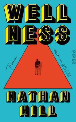 Das Buchcover zeigt einen kräftigen, cyanblauen Hintergrund mit dem Titel „WELLNESS“, der in kräftigem Gelb und Schwarz gestaltet ist. Unter dem Titel befindet sich ein rotes Dreieck, in dessen Zentrum eine stilisierte Darstellung zweier Personen zu sehen ist. Der Name des Autors, Nathan Hill, ist in einer klaren, schwarzen Schrift platziert. Außerdem steht in einer verschnörkelten Schrift „Roman“ und „Teufel im Geister“ in geringerem Kontrast.