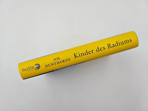 Außenansicht des Buches „Kinder des Radiums“