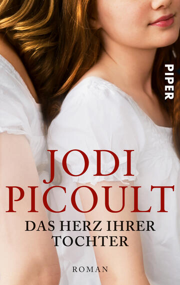 Das Buchcover zeigt ein close-up von zwei Mädchen mit langen, glänzenden Haaren, die in helle, lichtdurchlässige Blusen gekleidet sind. Der Hintergrund ist weich und neutral, wodurch die Figuren hervortreten. Der Titel „Das Herz ihrer Tochter“ sowie der Autorennamen „Jodi Picoult“ sind in kräftigem Rot auf hellem Hintergrund gesetzt, was eine emotionale und eindringliche Atmosphäre schafft. Unten rechts befindet sich der Vermerk „Roman“ in schlichter Schrift.