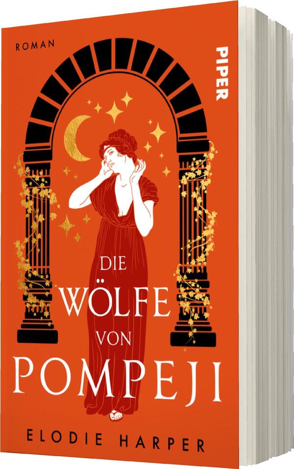 Das Buchcover zeigt einen warmen, orangefarbenen Hintergrund. In der Mitte ist eine stilisierte Abbildung einer Frau mit rotem Haar, die in einem eleganten Kleid gekleidet ist und nachdenklich wirkt. Sie steht unter einem gewölbten Tor, flankiert von dekorativen Elementen, darunter Sterne und der Mond. Der Titel „DIE WÖLFE VON POMPEJI“ ist in großen, weißen Buchstaben in der Mitte platziert. Oben links steht das Wort „ROMAN“, während rechts das Verlagslogo „PIPER“ zu sehen ist. Die Grafik vermittelt eine geheimnisvolle und historische Atmosphäre.