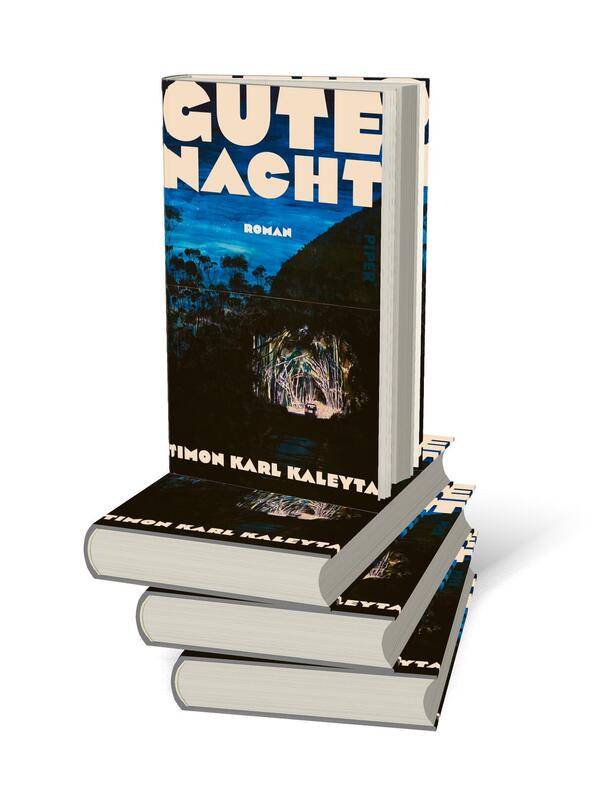 Bücherstapel des Buches „Gute Nacht“