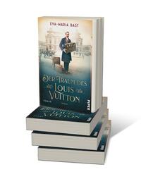 Bücherstapel des Buches „Der Traum des Louis Vuitton“