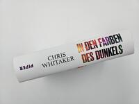 Innenansicht des Buches „In den Farben des Dunkels“