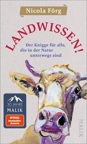 Das Buchcover zeigt eine farbenfrohe, künstlerisch gestaltete Kuh, die direkt in die Kamera blickt. Der Hintergrund ist in einem sanften, hellen Beige gehalten. Der Titel „LANDWISSEN!“ steht in großen, roten Buchstaben oben auf dem Cover, während der Untertitel „Der Knigge für alle, die in der Natur unterwegs sind“ in dunklerer Schrift darunter platziert ist. Oben links ist der Name der Autorin, Nicola Förg, und darunter das Logo „30 Jahre MALIK“ zu sehen. Die Atmosphäre vermittelt eine Verbindung zur Natur und ländlichen Themen.