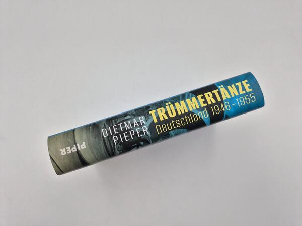 Außenansicht des Buches „Trümmertänze: Deutschland 1946–1955“