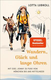 Das Buchcover zeigt eine wandernde Frau mit einem Esel, die den Betrachter anlächelt. Sie trägt ein helles Oberteil und praktische Wanderschuhe. Der Hintergrund ist in sanften, hellen Farben gehalten und präsentiert eine hügelige Landschaft mit zarten Linien, die Berge andeuten. Oben rechts ist die Sonne zu sehen. Der Buchtitel „Wandern, Glück und lange Ohren“ ist prominent in geschwungener, oranger Schrift platziert. Ein rotes Label in der oberen linken Ecke kennzeichnet das Buch als „SPIEGEL Bestseller“.