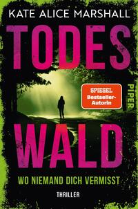 Das Buchcover zeigt einen dunklen Wald mit gedämpftem Licht, in dem eine silhouettehafte Figur in schwarzer Kleidung steht. Der Titel „TODESWALD“ ist in auffälligem Pink über dem Bild platziert, während der Untertitel „wo niemand dich vermisst“ in schlichterer Schrift darunter steht. Oben rechts befindet sich ein gelber Button mit dem Text „SPIEGEL Bestseller-Autorin“. Das Cover vermittelt eine spannende und geheimnisvolle Atmosphäre.