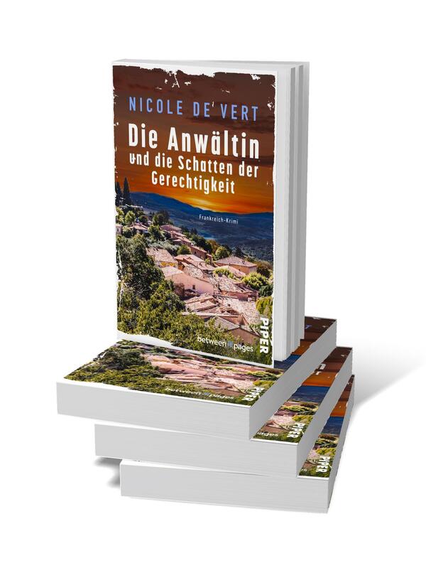 Bücherstapel des Buches „Die Anwältin und die Schatten der Gerechtigkeit“