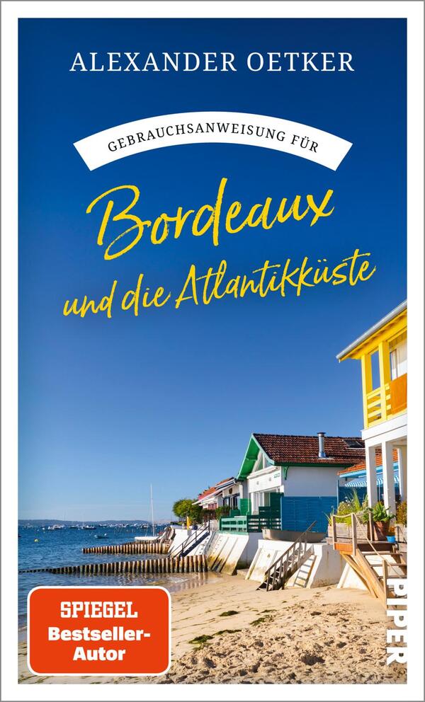 Das Buchcover zeigt eine malerische Küstenlandschaft mit bunten Strandhäusern, die in Gelb-, Blau- und Grüntönen gehalten sind. Der Himmel ist strahlend blau, während das Wasser sanft an den Sandstrand plätschert. Oben steht in klarer, weißer Schrift: „Gebrauchsanweisung für“, gefolgt von dem größeren, in leuchtendem Gelb gehaltenen Titel „Bordeaux und die Atlantikküste“. Unten rechts ist der Hinweis „SPIEGEL Bestseller-Autor“ platziert.