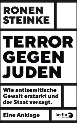 Das Buchcover zeigt einen stark kontrastierenden schwarz-weißen Hintergrund. Oben befindet sich der Name des Autors „Ronen Steinke“ in klarer, serifenloser Typografie. Zentral steht der Titel „TERROR GEGEN JUDEN“ in großen, fetten Buchstaben, was die Dringlichkeit des Themas unterstreicht. Unten ist der Untertitel „Wie antisemitische Gewalt erstarkt und der Staat versagt. Eine Anklage“ in leichterer Schriftgröße platziert. Die klare und prägnante Gestaltung vermittelt eine ernsthafte Atmosphäre.