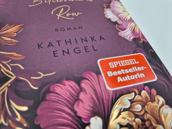 Außenansicht des Buches „Unmasking Billionaires’ Row“