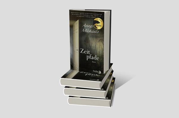 Bücherstapel des Buches „Zeitpfade“