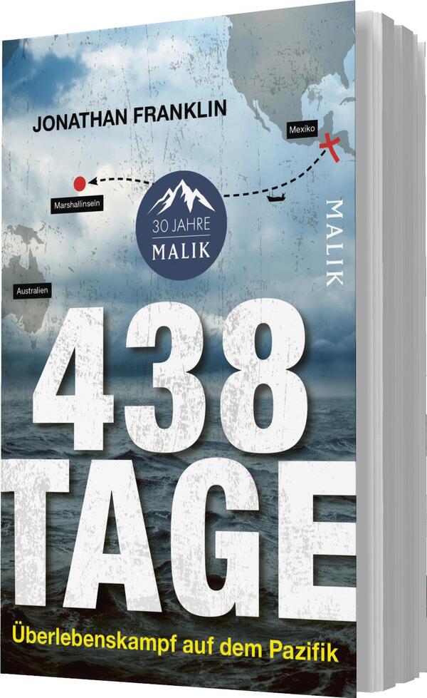 Das Buchcover zeigt einen Hintergrund in verschiedenen Blautönen, der das Wasser des Pazifiks darstellt. Im oberen Bereich sind Wolken und eine Weltkarte angedeutet, die die Marshallinseln und Mexiko zeigt. Das zentrale Element ist der Titel „438 TAGE“, der in großen, weißen Ziffern hervorsticht. Darunter befindet sich der Untertitel „Überlebenskampf auf dem Pazifik“ in kleinerer Schrift. Der Autor „Jonathan Franklin“ ist oben auf dem Cover platziert. Rechts ist das Wort „MALIK“ in vertikaler Ausrichtung zu sehen.