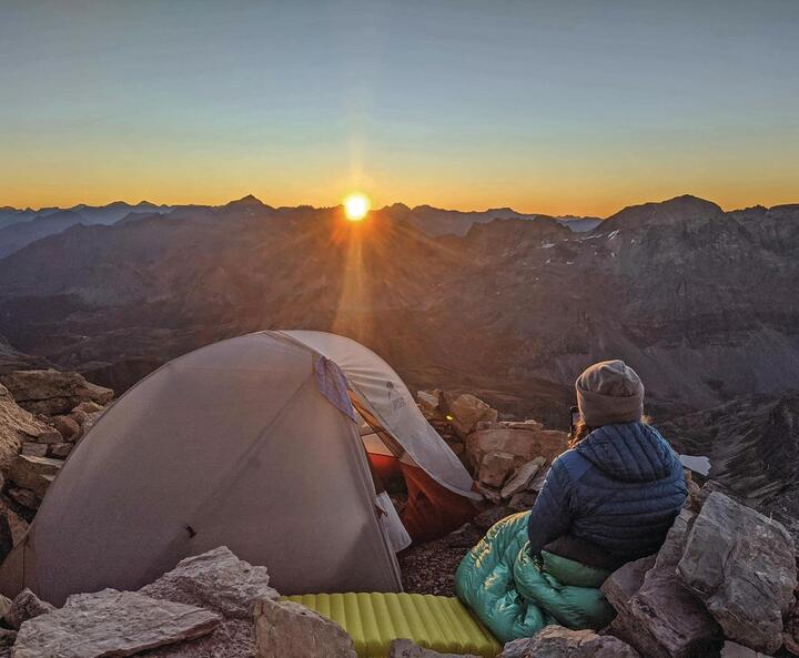 Christina Ragettli auf dem Mont Thabor in Frankreich bei Sonnenuntergang