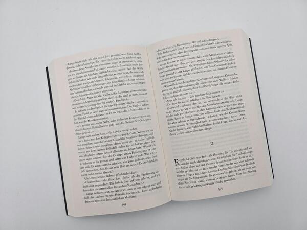 Außenansicht des Buches „Rath“