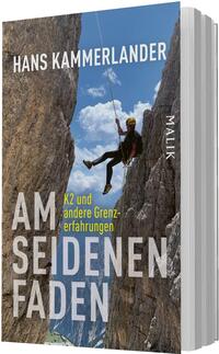 Das Buchcover zeigt einen Bergsteiger in schwarzer Kleidung und gelbem Helm, hängend an einem Seil zwischen zwei steilen, bräunlich-grauen Felswänden vor blauem Himmel mit weißen Wolken. Oben mittig steht der Autorenname „Hans Kammerlander“ in großen weißen Großbuchstaben; der Titel „Am seidenen Faden“ nimmt links unten den Raum in kräftiger weißer, serifenloser Schrift ein. Die gelbe Unterzeile „K2 und andere Grenzerfahrungen“ verstärkt die spannungsreiche, alpine Atmosphäre.