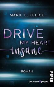 Das Buchcover zeigt einen dunklen, tiefblauen Hintergrund mit sanften Lichtstreifen, die in verschiedenen Farbtönen schimmern. Der Titel „DRIVE MY HEART“ ist in großen, modernen Buchstaben gestaltet und wechselt zwischen Violett und Blau. Darunter steht „insane“ in einer verspielten, handschriftlichen Schriftart. Am unteren Rand des Covers sind die Hinweise „Roman“ und „PIPER“ in schlichten, weißen Buchstaben platziert. Die Gesamtatmosphäre ist mystisch und ansprechend.