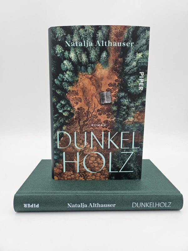 Außenansicht des Buches „Dunkelholz“