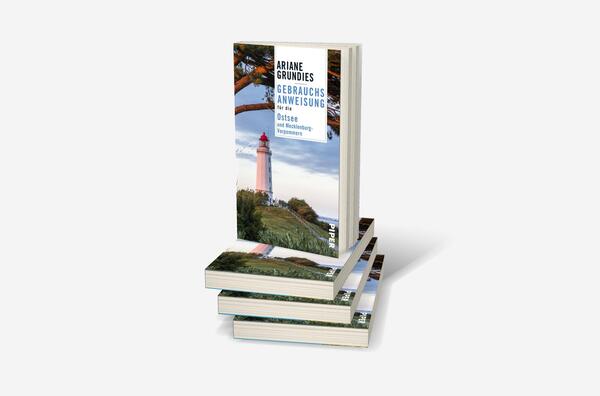 Bücherstapel des Buches „Gebrauchsanweisung für die Ostsee und Mecklenburg-Vorpommern“
