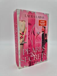 Außenansicht des Buches „Pearls & Secrets“